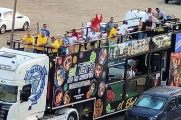 Tres carrozas anuncian por las calles de Telde el inicio del Carnaval/TA y Jesús Ruiz Mesa.